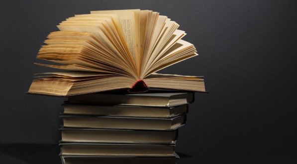 Livros empilhados