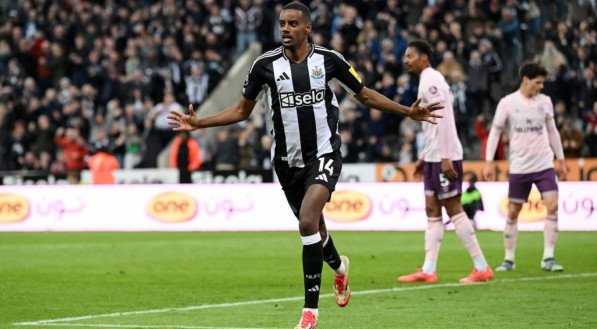 Newcastle rejeita proposta do Liverpool por vice-artilheiro da última Premier League