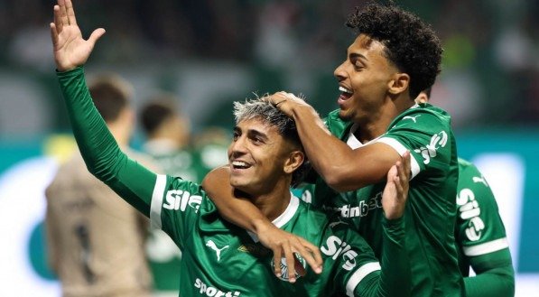 Facundo Torres e Lucas Evangelista, jogadores do Palmeiras