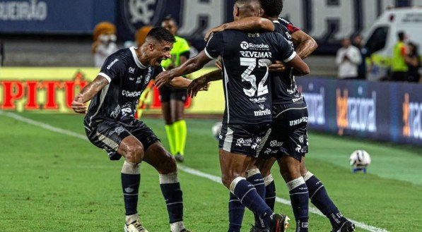 Jogadores do Remo comemoram gol na Série B