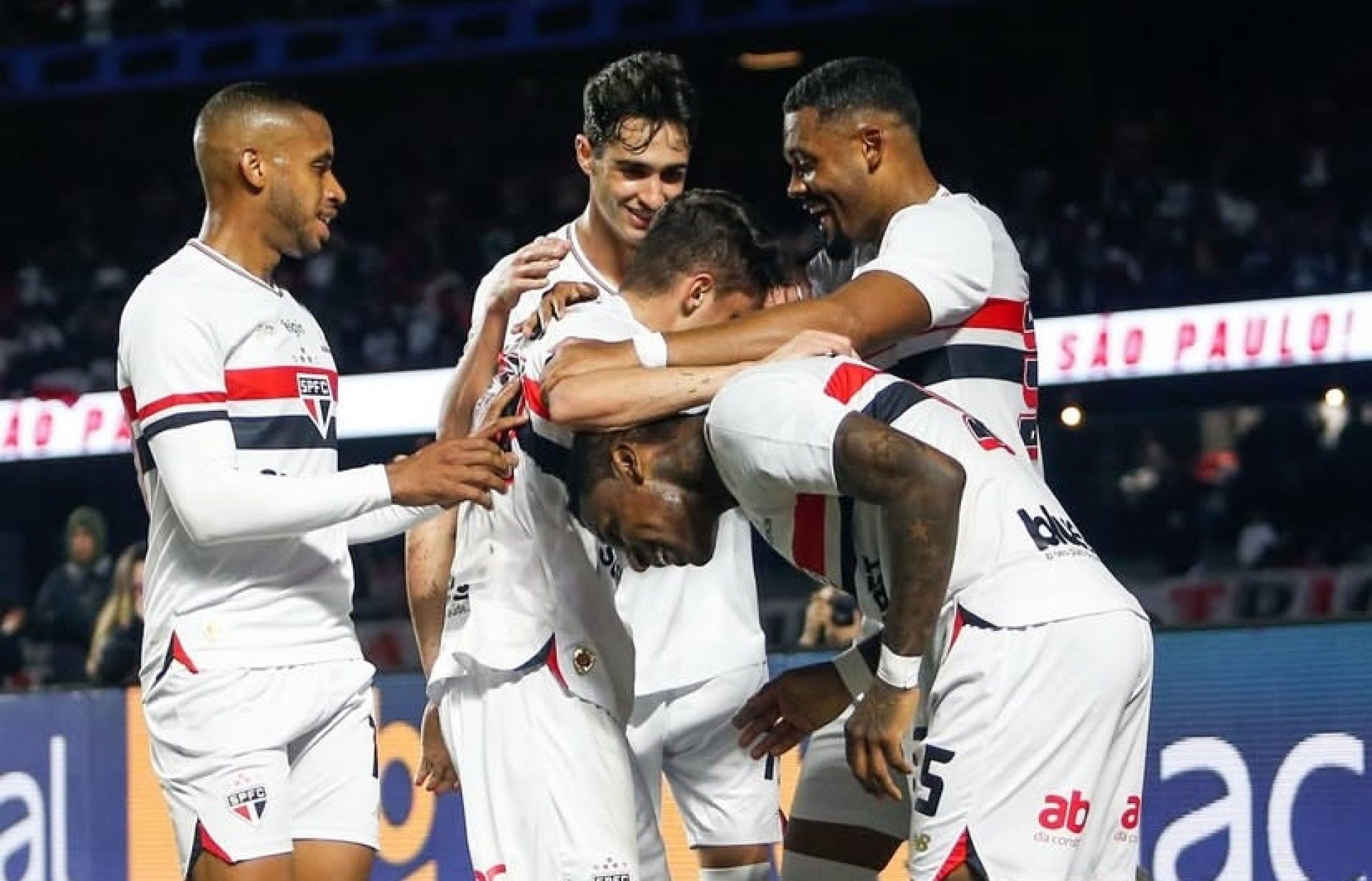 São Paulo vence Athletico no Morumbis e tem vantagem mínima na Copa do Brasil