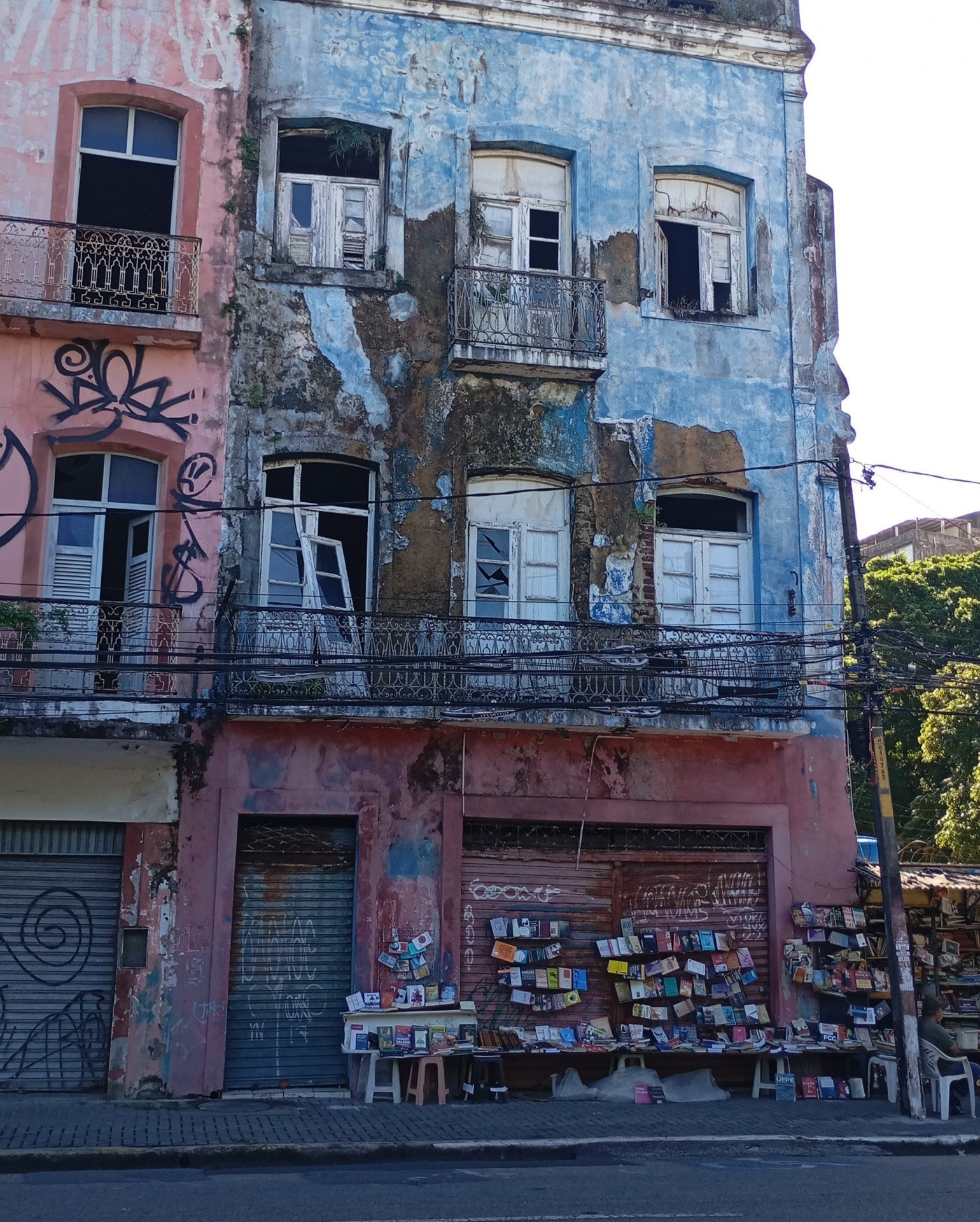 Voz do Leitor, 02/08: Imóveis no centro do Recife desabando
