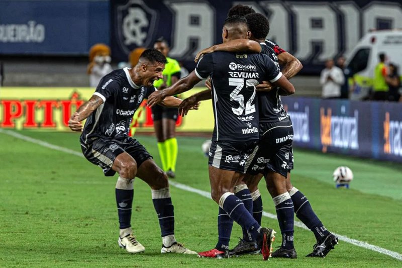 Jogadores do Remo comemoram gol na Série B