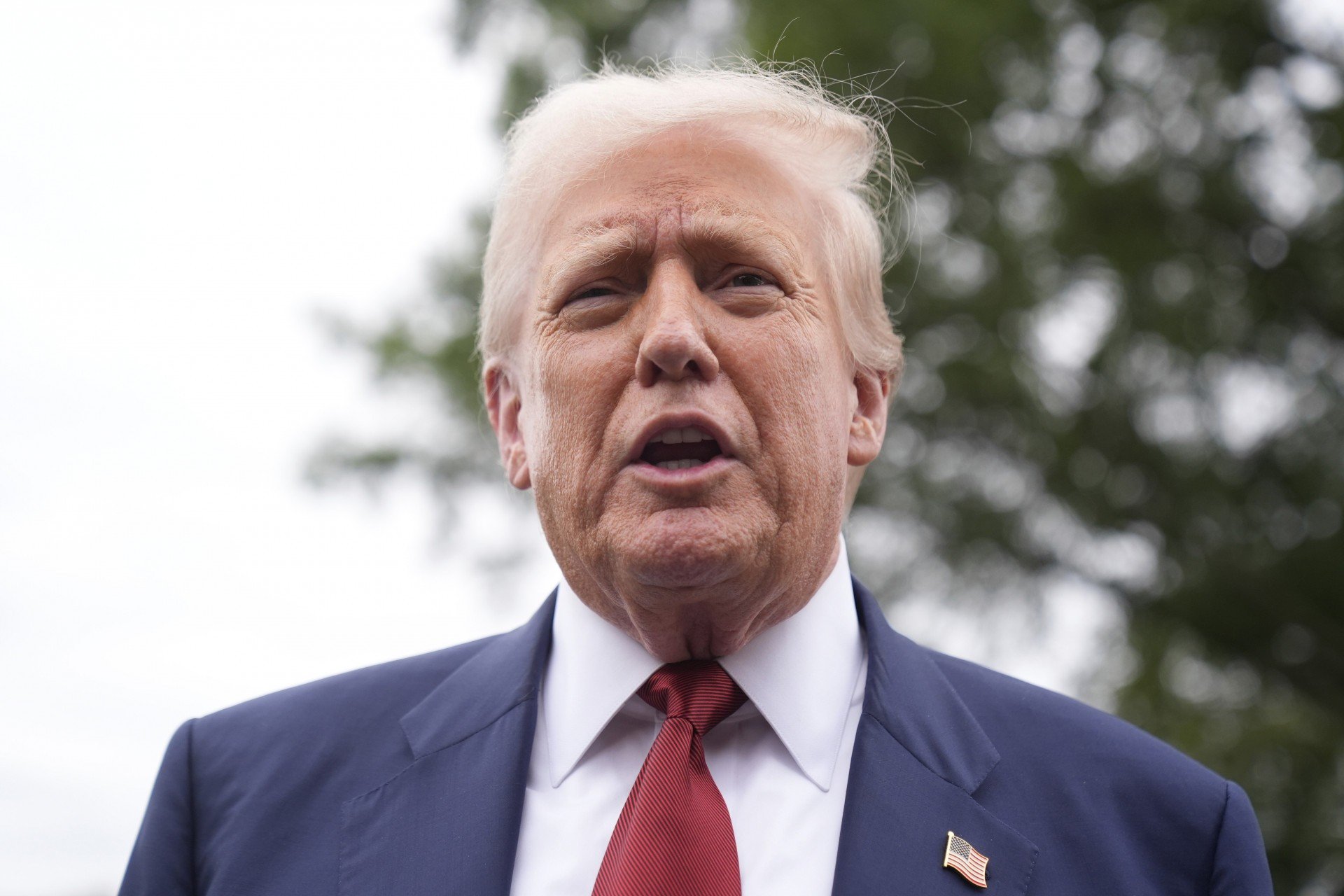 'Lula pode falar comigo a qualquer momento', diz Trump sobre crise das tarifas