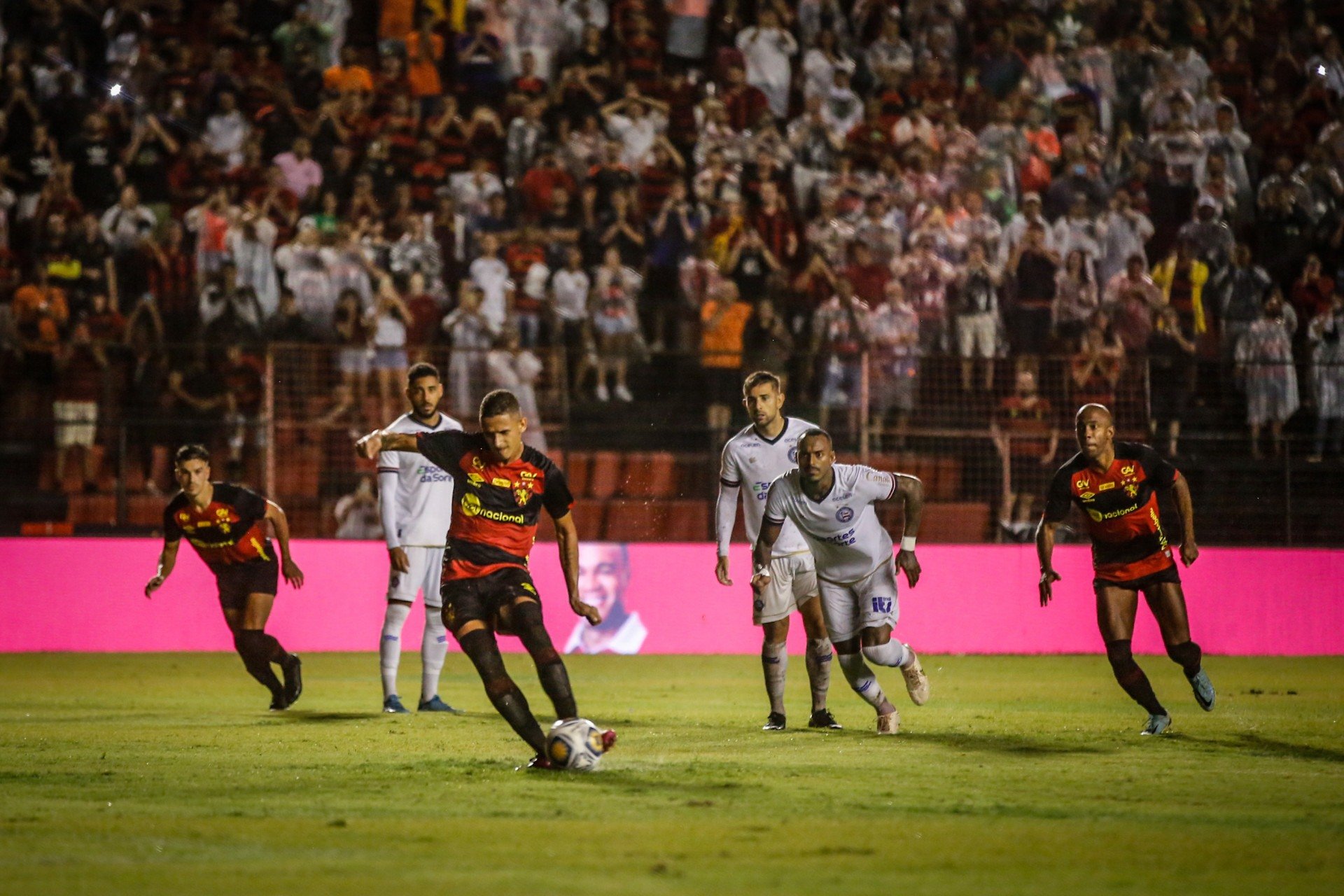 Invicto há 15 anos no Recife, Sport venceu 7 dos últimos 10 jogos contra o Bahia
