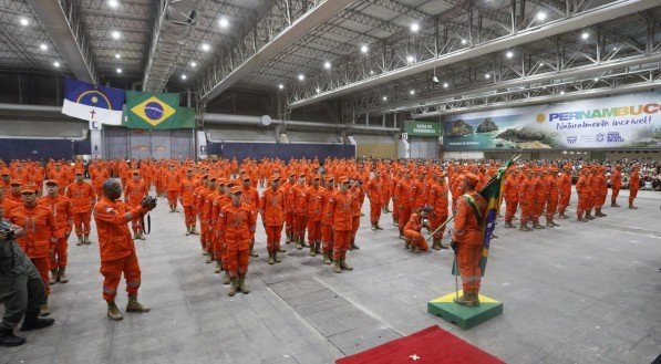 Solenidade de conclusão da primeira turma do Curso de Formação do Corpo de Bombeiros Militar de PE. 