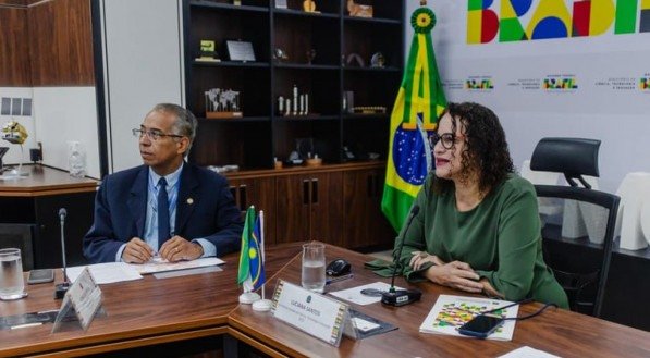 A ministra Luciana Santos participou da aula de abertura de forma virtual