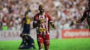 O Náutico venceu o Retrô por 3 a 0, nos Aflitos, pela 15ª rodada da Série C.