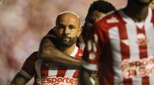 O Náutico venceu o Retrô por 3 a 0, nos Aflitos, pela 15ª rodada da Série C.