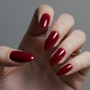Imagem ilustrativa de unhas pintadas de vermelho. 