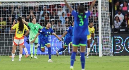 Seleções se enfrentaram neste sábado (2), no Estádio Casa Blanca, no Equador, e protagonizaram jogo digno de final, com vitória das brasileiras.