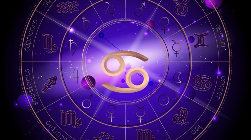 Ilustração vetorial do signo e constelação de CÂNCER e círculo do horóscopo com pictogramas astrológicos contra um fundo espacial com planetas e estrelas. Símbolos sagrados nas cores dourado e roxo.