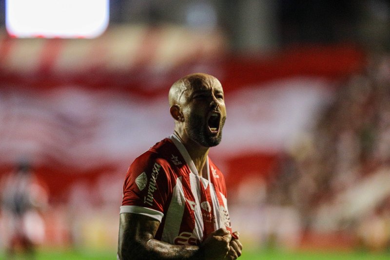 O Náutico venceu o Retrô por 3 a 0, nos Aflitos, pela 15ª rodada da Série C.