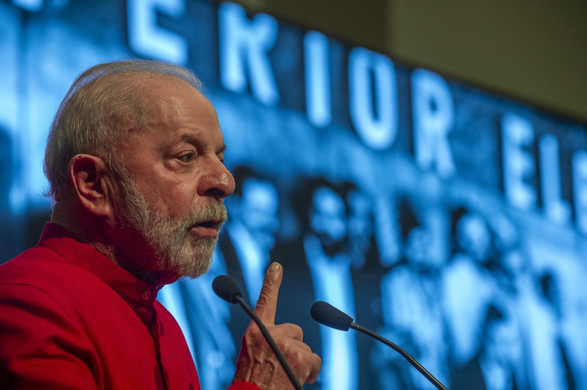 Lula descarta desafiar EUA, mas diz que Brasil não é "republiqueta"
