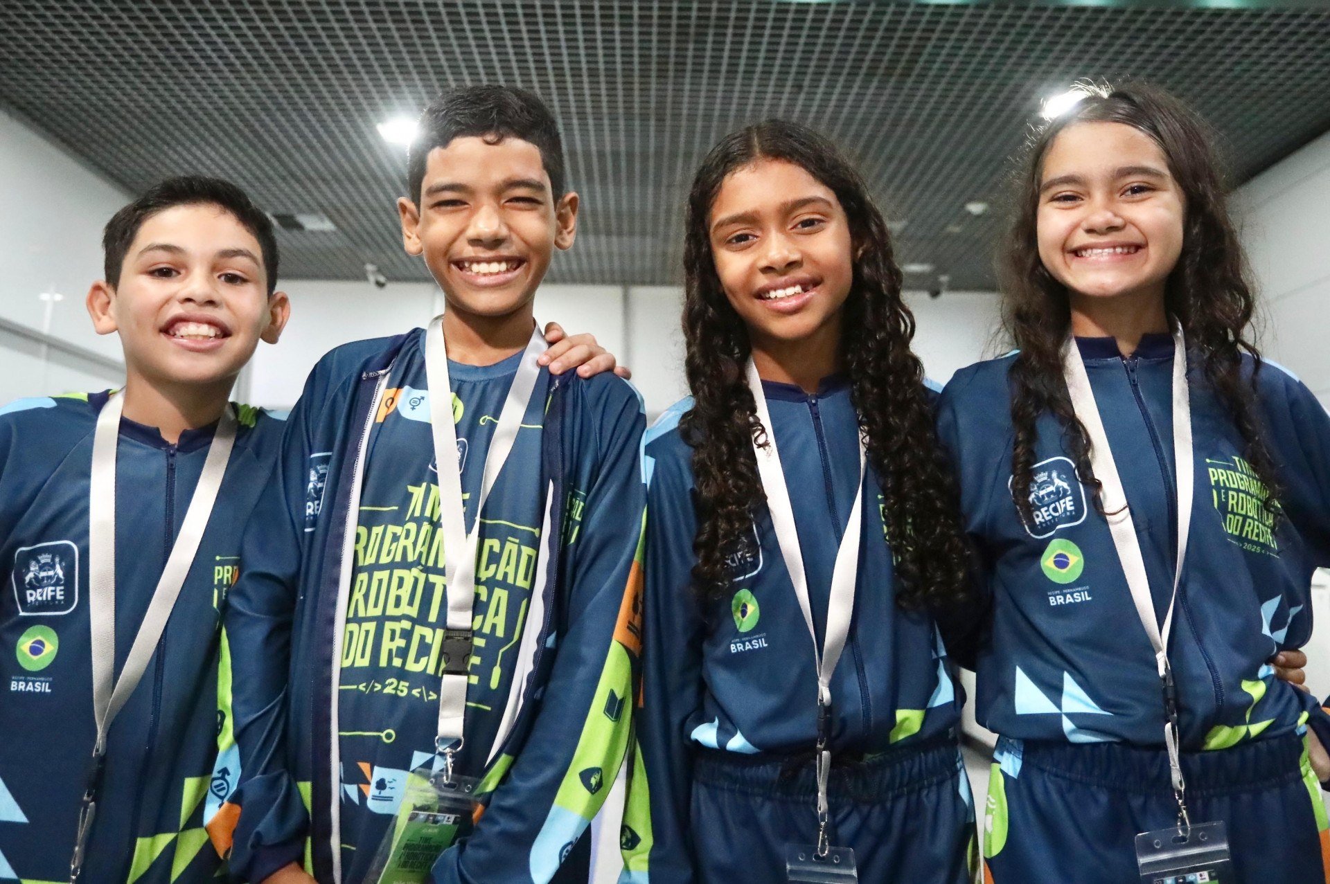 Estudantes da Rede Municipal do Recife embarcam para participar da etapa internacional do torneio de robótica na China