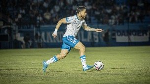 Imagem de jogador do Londrina em campo na Série C