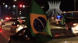 Apoiadores de Bolsonaro fazem carreata em Brasília após decisão de prisão domiciliar do ex-presidente