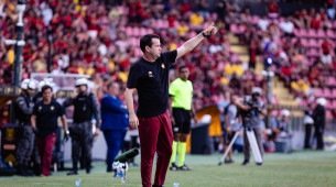 Daniel Paulista, técnico do Sport, em jogo contra o Bahia