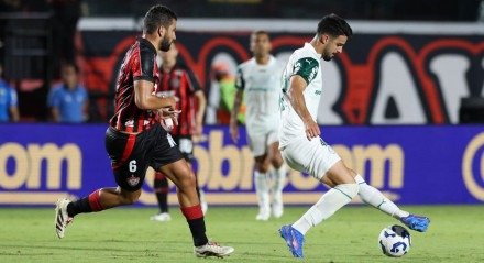 LeÃ?Â£o sai na frente, mas cede empate ao verdÃ?Â£o nos minutos finais e segue em alerta na luta contra o rebaixamento
