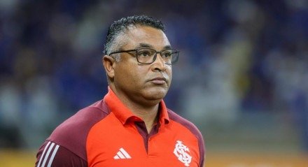 Treinador fala sobre críticas e vaias da torcida após a derrota para o São Paulo e afirma que alteração tática pode ser mantida nas oitavas de final da Copa do Brasil