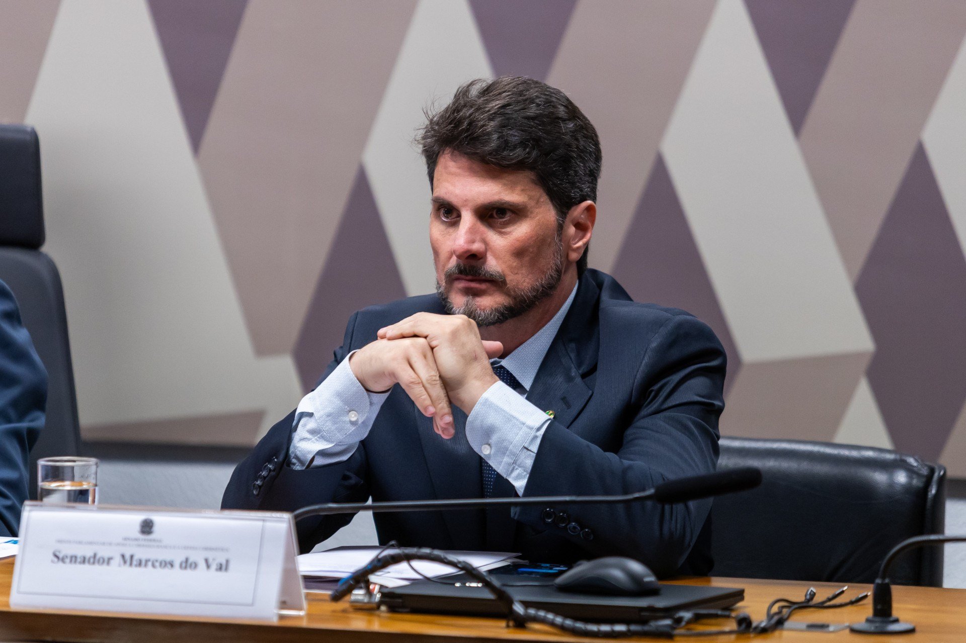 Senador Marcos do Val é alvo de operação da PF e coloca tornozeleira eletrônica