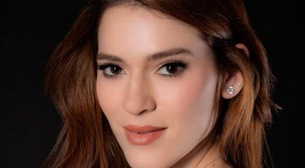 Ana Clara aparece seminua em ensaio ousado e incendeia o clima na web