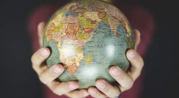 Acreditávamos numa figura especial chamada SUJEITO, detentor de uma consciência cognitiva e moral, em torno de quem girava o mundo