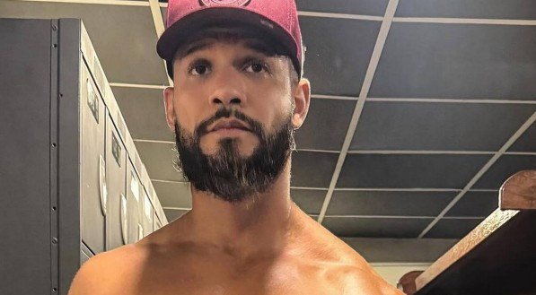 Ex-BBB Juninho possui vídeo íntimo vazado e detalhe divide opiniões: “Cortou o tesão”