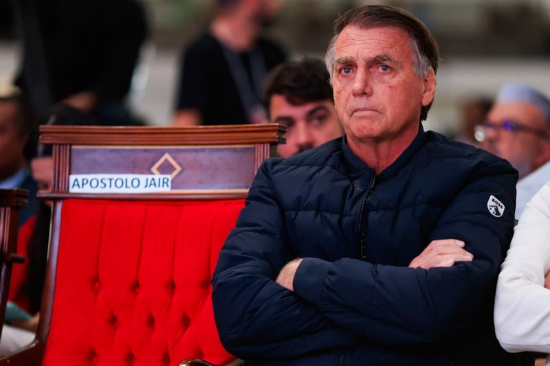 Ex-presidente Jair Bolsonaro (PL) foi preso preventivamente na manh&atilde; deste s&aacute;bado (22)