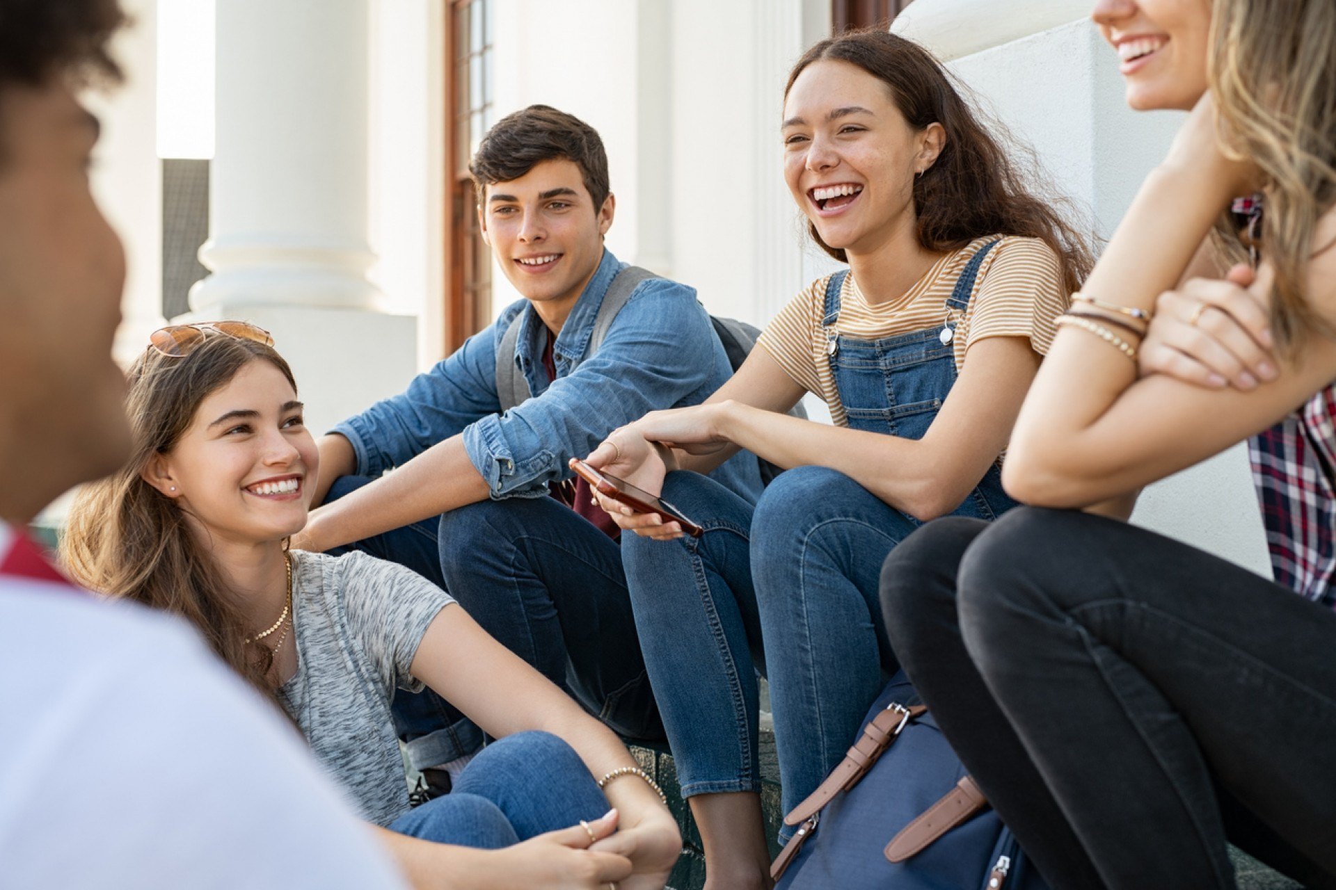 Assuntos engraçados para conversar e dar boas risadas com amigos e crush