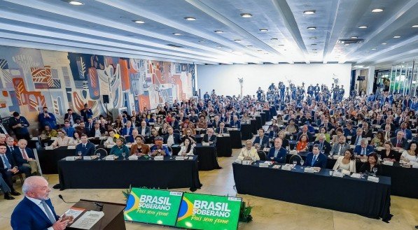 Conselhão, presidido pelo presidente Lula, que defendeu a soberania brasileira;