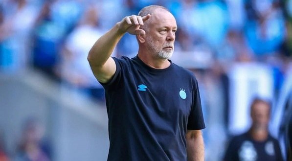 Grêmio deve estrear novos reforços em partida contra o Sport