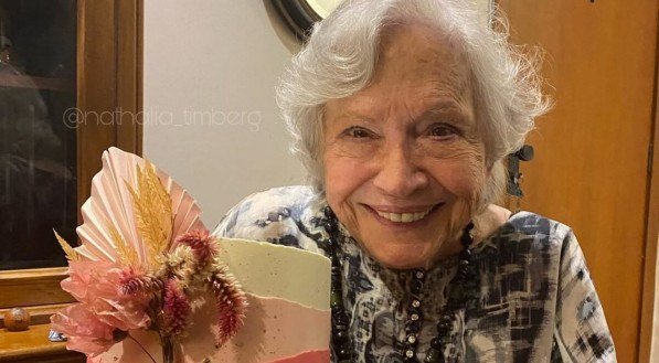 Nathalia Timberg completa 96 anos e recebe homenagens de famosos como Sandra Annenberg, Caco Ciocler e Malu Galli