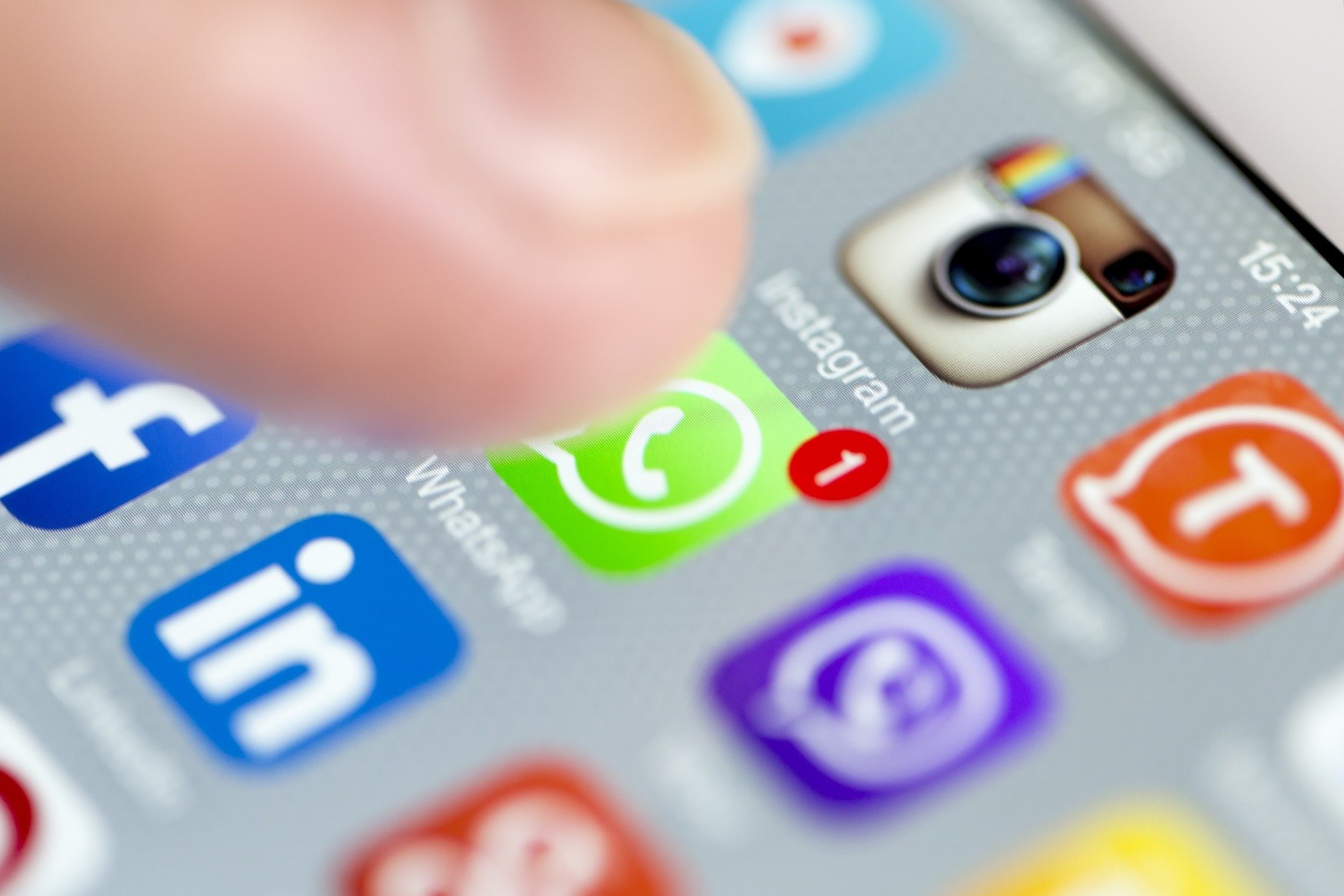 Como pedir WhatsApp de forma criativa? Veja 6 formas de pedir o número do celular de alguém!