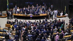Cadeira da presidência da Câmara foi reocupada por Hugo Motta, diante da ação de apoiadores do ex-presidente Jair Bolsonaro