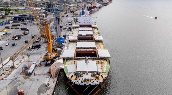 Brasil teve recordes na importação de fertilizantes no porto de Paranaguá, liderando o recebimento
