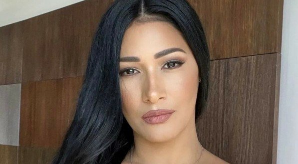 Simaria exibe decotão poderoso em foto e recebe elogios