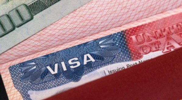 A criação do programa atende à Ordem Executiva 14159, intitulada "Protegendo o Povo Americano Contra Invasão", assinada pelo presidente Donald Trump. 