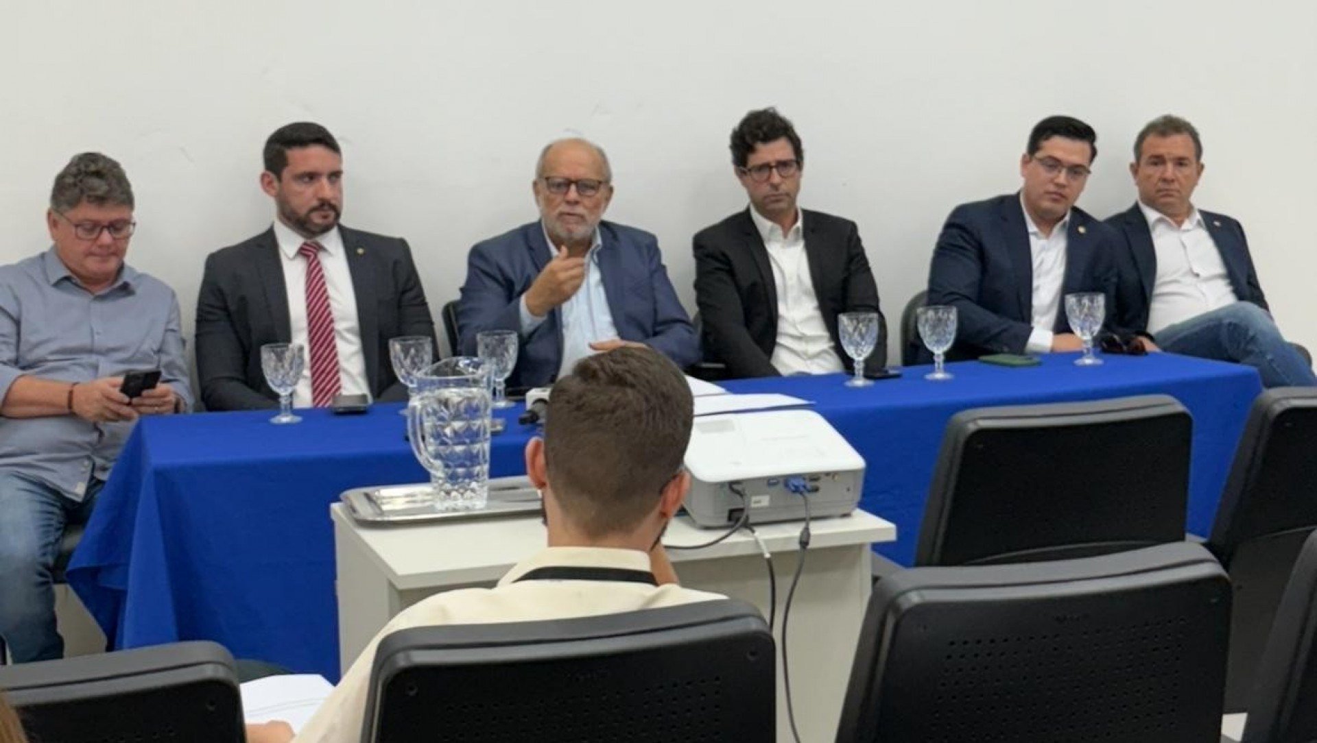 O morde e assopra da oposição a Raquel Lyra na Assembleia