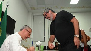 Noite de autógrafo do novo livro do jornalista Jamil Chade