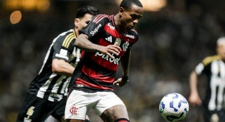 Com tantos jogadores experientes em campo, por que justamente Wallace Yan para o último?