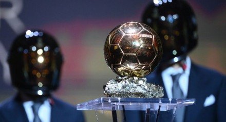 Brasileiros estão presentes na lista final de 30 indicados ao prêmio de melhor jogador da temporada. A cerimônia acontece em 22 de setembro, em Paris.