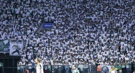 Verdão foi derrotado pelo rival Corinthians nos dois jogos das oitavas de final da Copa do Brasil, e acabou eliminado da competição.