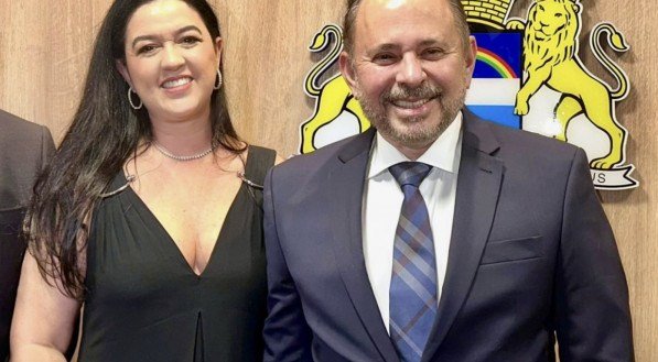 Aniversariante de hoje, Álvaro Dantas, mestre da nossa oftalmologia, com sua Karla