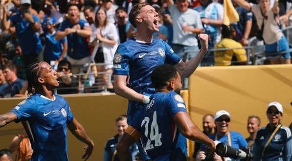 Jogadores do Chelsea comemoram gol marcado por Palmer