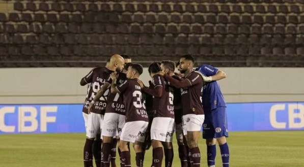 Jogadores da Ferroviária antes de partida na Série B