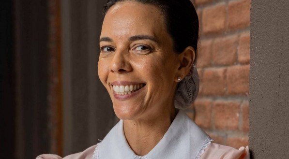 Flávia Reis, atriz de ‘Garota do Momento’, posa nua e ostenta corpaço aos 50 anos