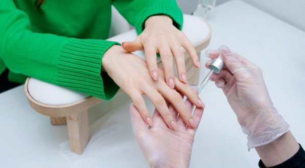 Imagem de esmaltação em gel.
