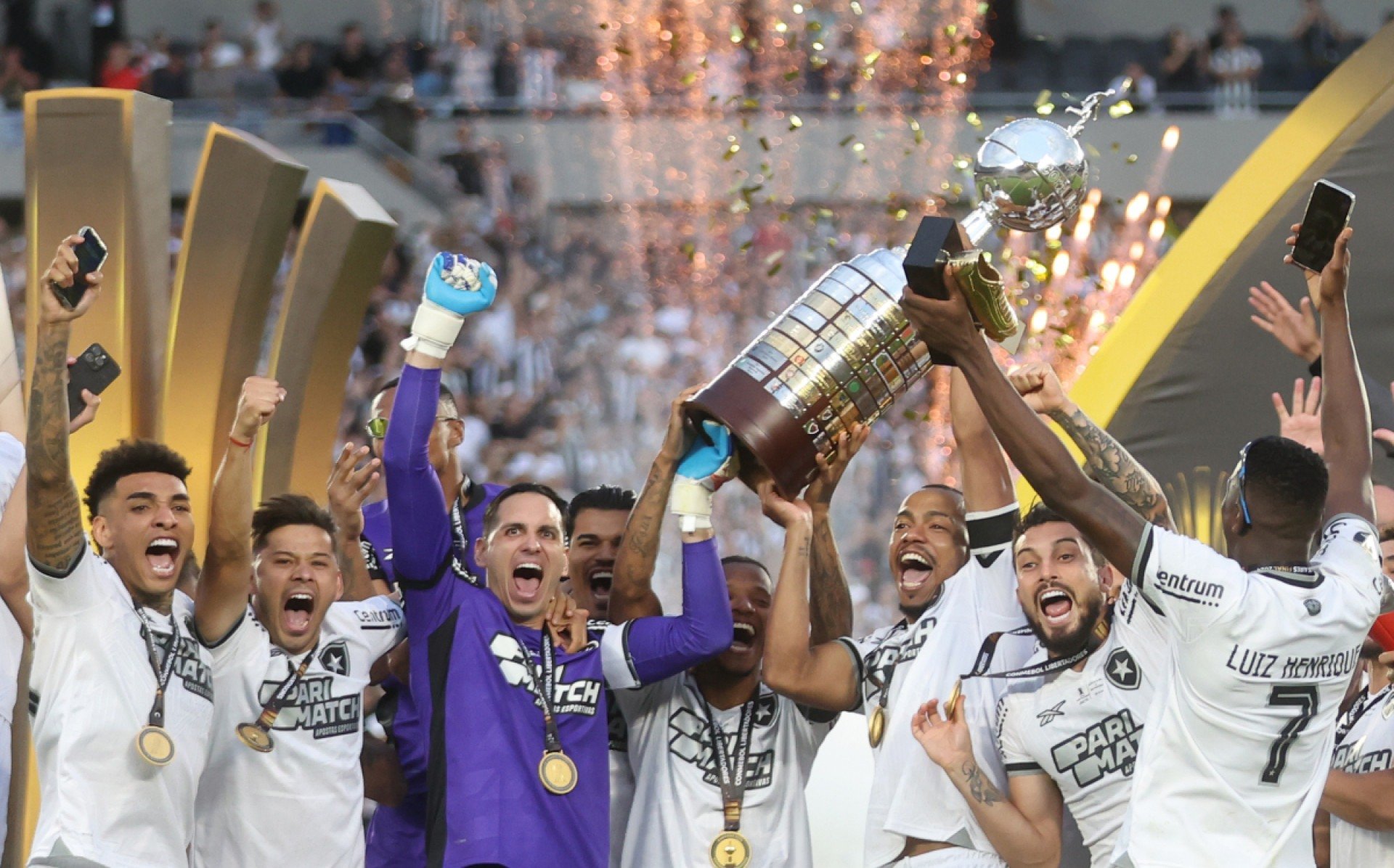 Bola de Ouro 2025: Botafogo é indicado a clube do ano! Veja os 4 concorrentes ao prêmio