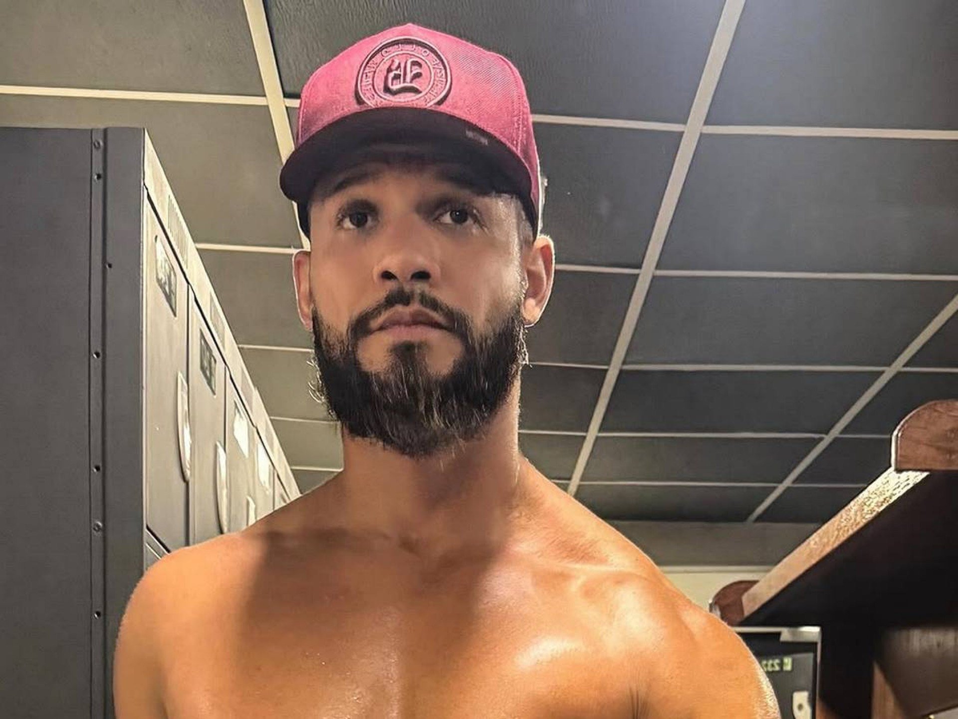Ex-BBB Juninho possui vídeo íntimo vazado e detalhe divide opiniões: “Cortou o tesão”